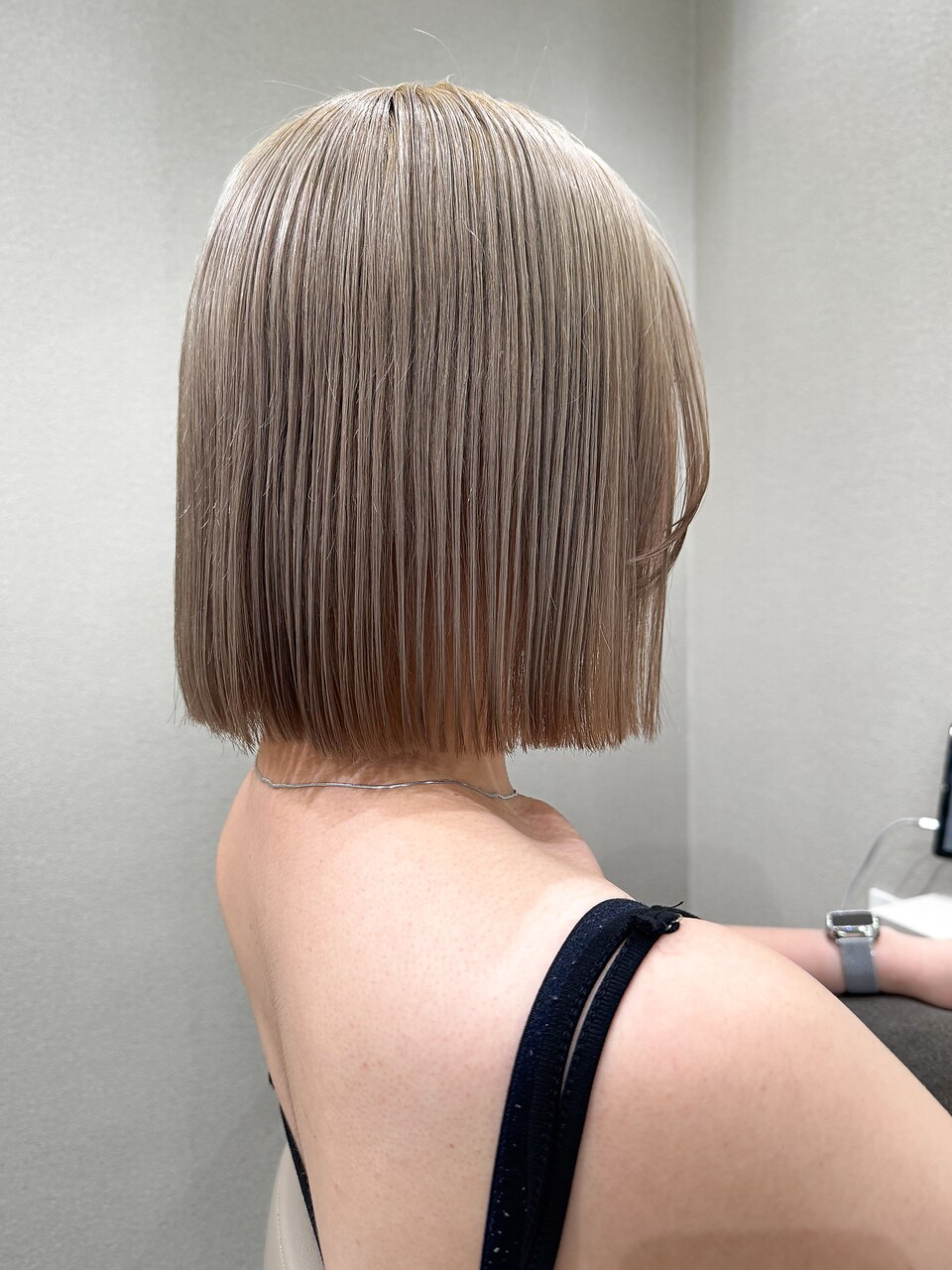 ピンクベージュ/ブリーチ/艶ボブ/表参道/女性美容師