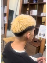 ラブヘアーグリーン(LOVEHAIRGREeN)&nbsp;スキンフェード×金髪カラー