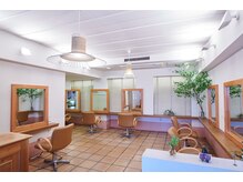 ディシィ(d'ici)の雰囲気（優しい光の差し込む落ち着いた店内で身も心もリラックスできます）