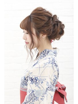 ララルーモ スタジオ(LaLarOomo STUDIO) 【JR新宿東口3分西武新宿駅直結】華やかゆるアップ