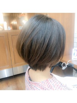 エルダーズ(L:der's) メリハリくびれイルミナカラーショートボブ