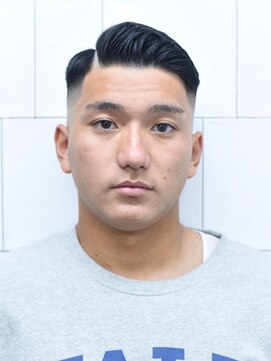 メリケンバーバーショップ コウベ(MERICAN BARBERSHOP KOBE) スキンフェードサイドパート