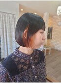 イヤリングカラーが映えるボブ