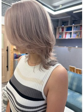 リノショアーズ 元町店(RINOSHORES) 大人美人ミディアムウルフ外ハネホワイトグレージュブロンド