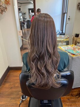 美容室 メザミー MESAMIES ミルクティベージュ×ハイライトゆるふわパーマ