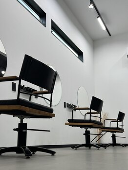 ジャイロヘア(gyro hair)の写真/【スタイリッシュな上質空間でトップクラスの技術を体感★】魅力を一番引き出すStyleにトレンドをON!!