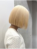 ハイトーン切りっぱなしショートボブミルクティーピンクベージュ