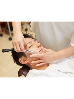 眉カットやシェービングなど男性の身だしなみをトータルケア◎髪ＴＯＭＯ．ＨＡＴＡＮＡＫＡにお任せ下さい