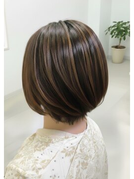 ヘアーメイク クーラ 行橋店(Hair make CURA) 大人可愛い/小顔/30代40代/丸みショート/白髪ぼかしハイライト