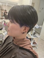 ニカ(NIKA)&nbsp;レディースインナーカラー&刈り上げスタイル
