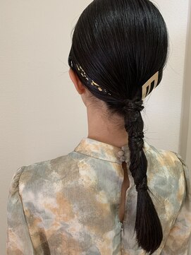 フェリーチェ(Felice) 個性派ポニーテール 金箔 編み下ろし ローポニー