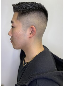 フランクスバーバーザスタンド(Frank’s barber the stand) ハイスキンフェードアップバングバーバースタイル