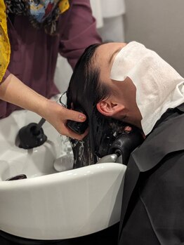 ミルテヘア(Myrte hair)の写真/都会のオアシスのような癒し空間で施術を受ける極上ヘッドスパは頭皮も心もリフレッシュできる！