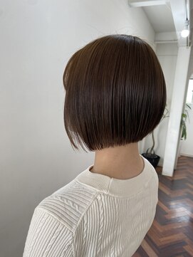 ヘアーアンドメイクアップモパ 前下りボブ