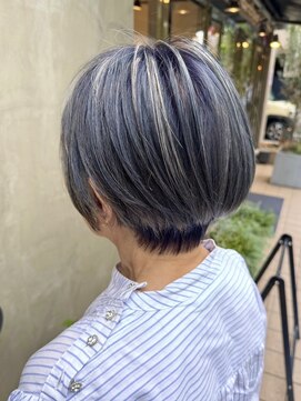 ヴィサージュバスク(VISAGE ba.s.k) 白髪を生かした白髪ぼかしカラー◎