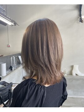 シアン(cyan) ミルクティーベージュ×レイヤースタイル