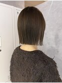 パツっと切りっぱなし外ハネストレートボブ