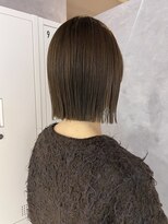 モク(mok) パツっと切りっぱなし外ハネストレートボブ