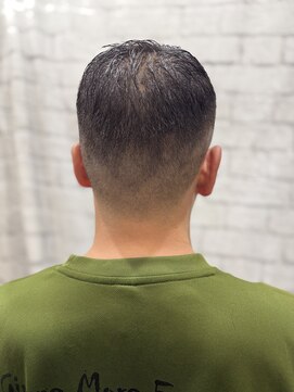 グレイスフル バーバープラチナム 六本木店(Graceful Barber platinum) ビジネス刈り上げフェードショート