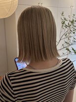 ライン(LINE)&nbsp;切りっぱなしボブ＆ベージュ