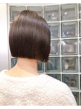 アロー(arrow) ぱつっとミニボブ【みのり】