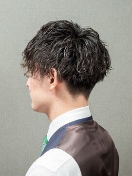 ビーダンディー(Bee dandy) ビジネスツーブロックマッシュショート 波巻きスパイラルパーマ