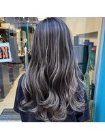 ファースト(1st)&nbsp;コントラストホワイト系ハイライト♪