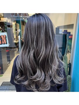 ファースト(1st) コントラストホワイト系ハイライト♪