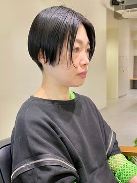 フイ(HUI) 20代30代大人可愛い小顔ボブ前下がりショートハイライト