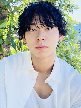 ノイ(noi) センターパートニュアンスパーマ刈り上げツーブロックメンズヘア