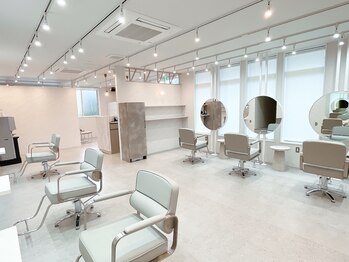 Agu hair umu 須坂店【アグ ヘアー ウム】
