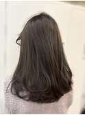 くすみ感が可愛いオリーブグレージュ×レイヤーカット◎佐藤