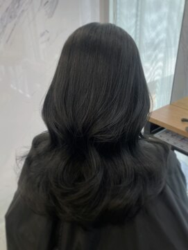 エヌアイ オモテサンドウ(ni omotesando) 地毛風グレージュ/韓国レイヤーカット/くびれヘア★上野