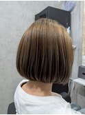 上品ツヤの白髪ぼかしハイライト/ショートボブ