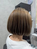 ポリマン 西新井(poliment) 上品ツヤの白髪ぼかしハイライト/ショートボブ