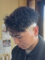 アリーム(Areem) 香川スパイラルパーマセンターパートフェードメンズ高松