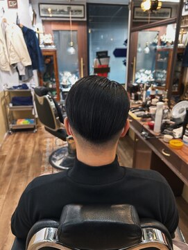 カムレイドフォーライフ(COMRADE 4 LIFE) 大人のツヤ ポマードでパシッときめる 担当松尾