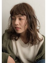 ハニーマスタード(HONEY MUSTARD)&nbsp;くせ毛風無造作ミディアム×ハイライトで作る透け感ベージュ