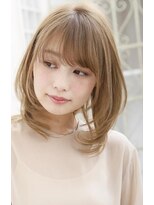 シースルーバングで肌をチラ見せ