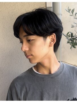 サロン ド ロイ(Salon de Roi) 韓国ヘア毛流れセンターパートミディアムパーマ襟足ありメンズ