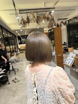 トテ(tote.)&nbsp;透明感ハイトーンアッシュくすみベージュ切りっぱなしボブ