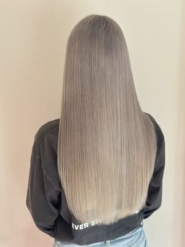レヴール(reveur)の写真/"周りと差がつく"デザインカラーがオススメ◎ケアブリーチでダメージを最小限に抑えた技術が◎当日予約OK
