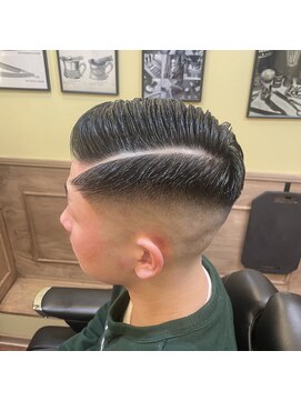 トウキョウバーバーヴァッシュ 北千住店(Tokyo Barber VASH) ツーブロックマッシュ/波巻き/ハイライト/束感[北千住/理容室]