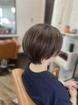 アート(art)&nbsp;大人ショ－ト×白髪ぼかしハイライトスタイル