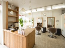 ヘアーメイク マリーシュッド(hair make MAREE SUD)の雰囲気（明るい店内でゆっくりお過ごし頂けますー＊）