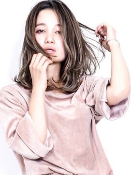 キャロル(CAROL) ハイライトバレアージュのミディアムヘアスタイル