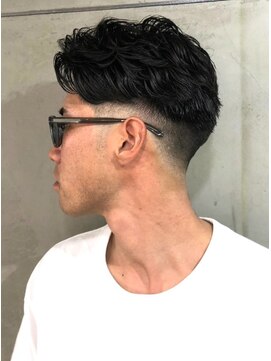 ディスイズバーバー(THIS IS BARBER) フェードカット スパイラルパーマ メンズショート 束感【札幌】