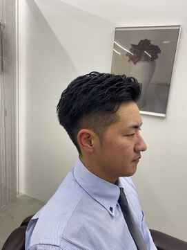 グランクラブ(GRANCLUB) カットパーマフェードセンターパートシェービングメンズ