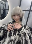 ホワイトベージュ × 毛先ブラック