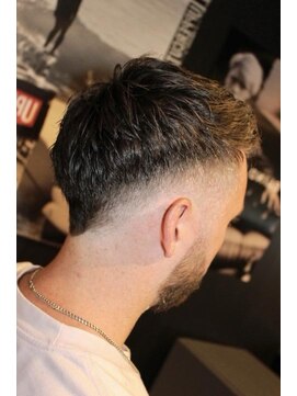 フランクスバーバー アンド ビアークラブ(FRANK'S BARBER and BEER CLUB) バーストフェード